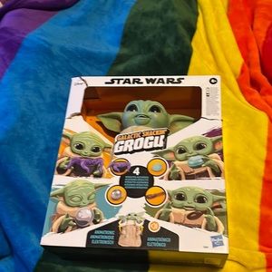 Star Wars: The Mandalorian Galactic Snackin Grogu